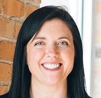 Sophie Hartwell, jefa de atención al cliente del equipo de servicio, retrato